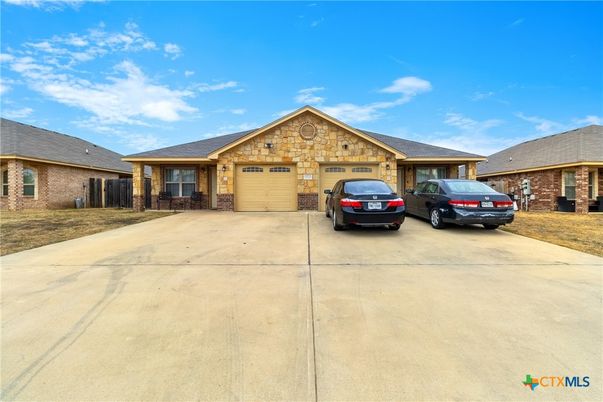 Attached, Exterior, Facade, Brick Facade, Ranch