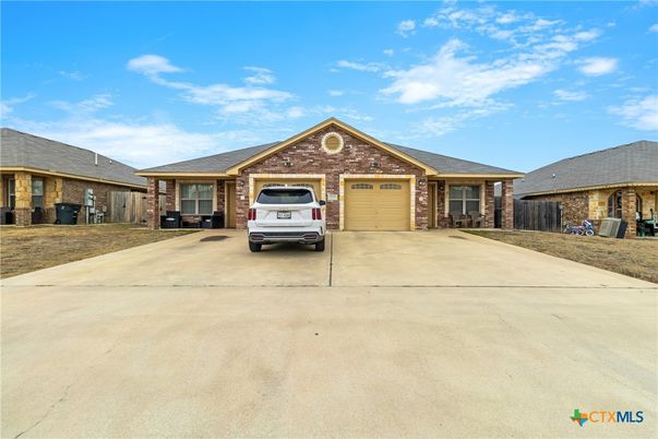 Attached, Exterior, Facade, Brick Facade, Ranch