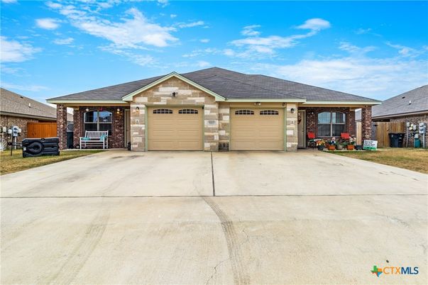 Attached, Exterior, Facade, Brick Facade, Ranch