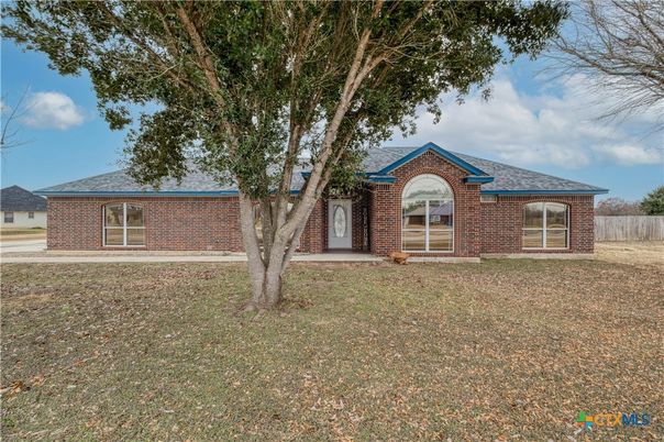 Backyard, Exterior, Facade, Brick Facade, Brick Traditional