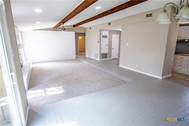 Empty room, Interior, Recessed Lighting, Wooden Beams