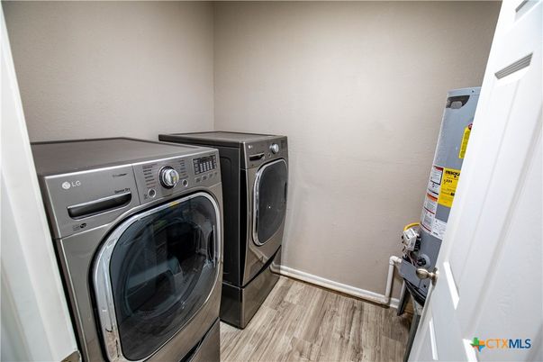 Interior, Washer, Wood Texture Flooring