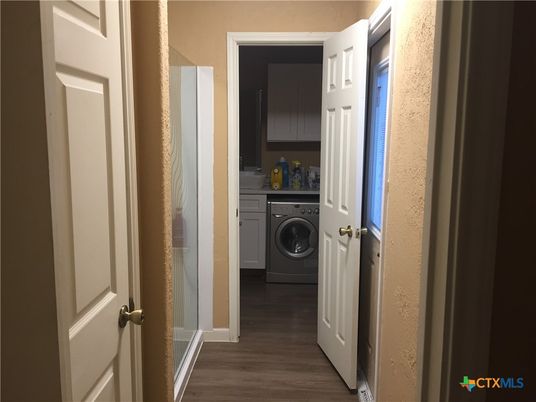 Interior, Utility Closets, Washer, Wood Texture Flooring