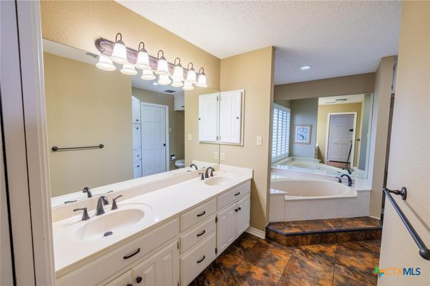Bathroom, Dual Sink Vanities, Interior, Recessed Lighting