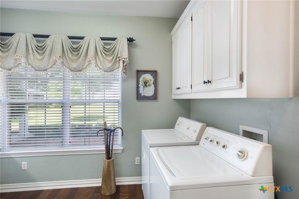 Interior, Washer, Wood Texture Flooring