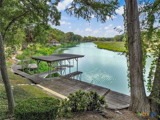 Exterior, Lake