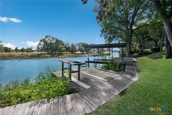 Exterior, Lake