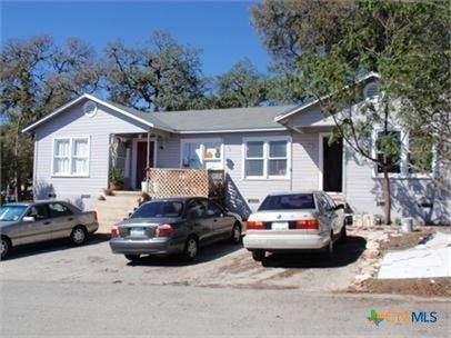 Exterior, Facade, Ranch