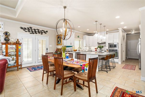 Dining room, Interior, Kitchen, Pendant Lights, Recessed Lighting, Stainless Steel Appliances