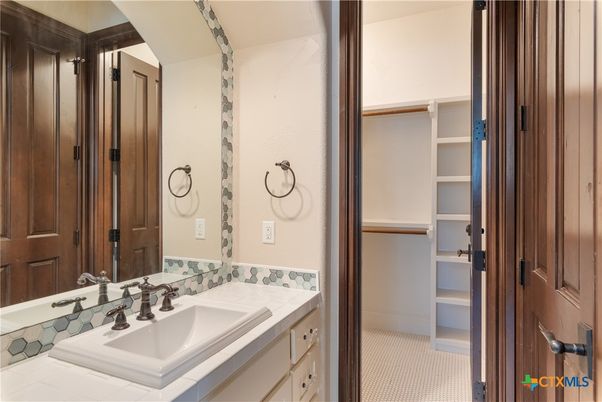 Bathroom, Interior, Tile Countertops