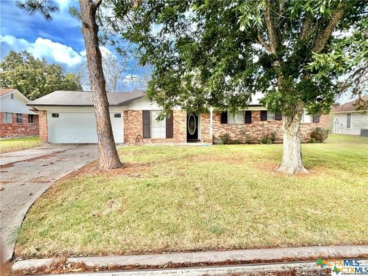 Attached, Exterior, Facade, Brick Facade, Ranch