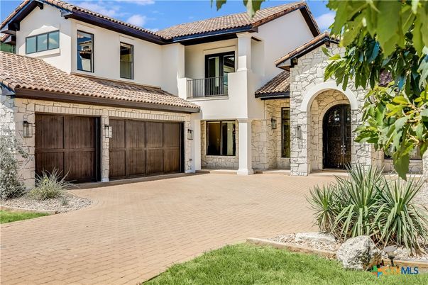 Attached, Exterior, Facade, Mediterranean