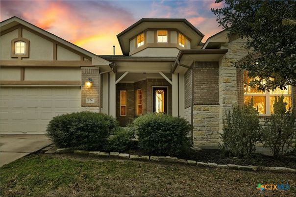 Attached, Exterior, Facade, American Craftsman