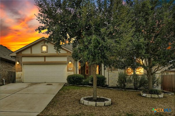 Attached, Exterior, Facade, American Craftsman