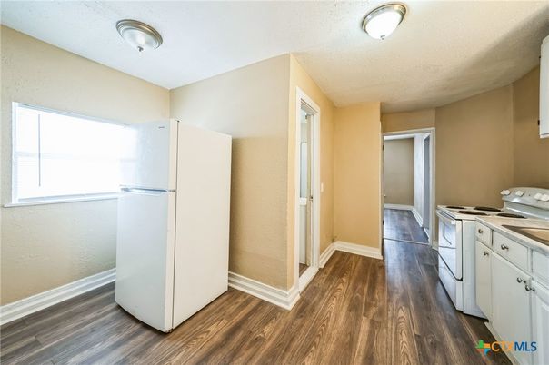 Interior, Kitchen, Washer, Wood Texture Flooring