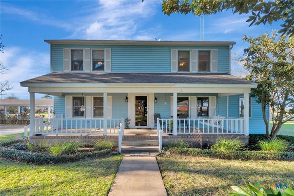 Exterior, Facade, American Foursquare