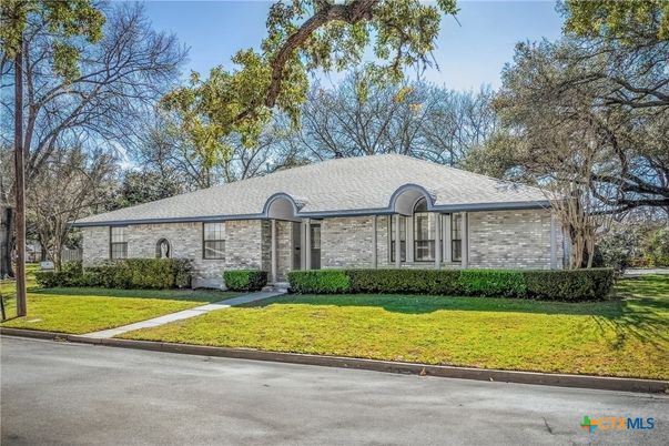 Backyard, Exterior, Facade, French Provincial