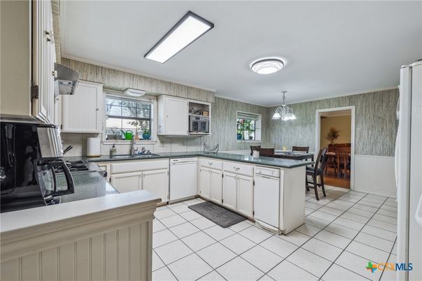 Dining room, Interior, Kitchen, Pendant Lights