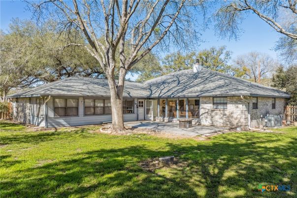 Backyard, Exterior, Facade, Brick Facade, Ranch