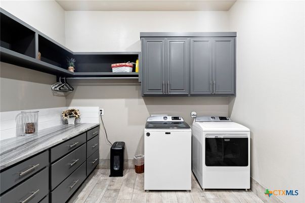 Interior, Washer, Wood Texture Flooring