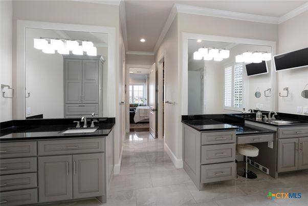 Bathroom, Dual Sink Vanities, Interior, Recessed Lighting