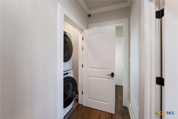 Interior, Utility Closets, Washer, Wood Texture Flooring