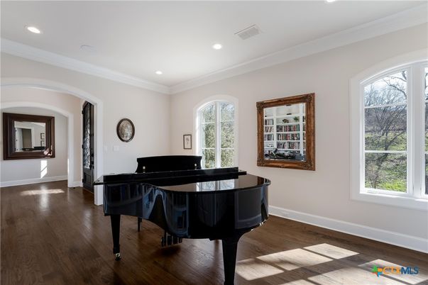Interior, Piano, Recessed Lighting, Wood Texture Flooring