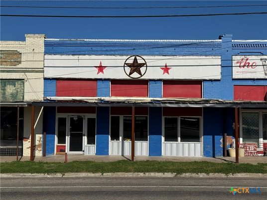 Exterior, Facade, Rowhouse