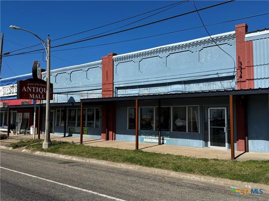 Exterior, Facade, None