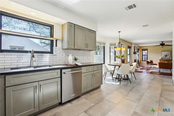 Dining room, Interior, Kitchen, Pendant Lights, Stainless Steel Appliances