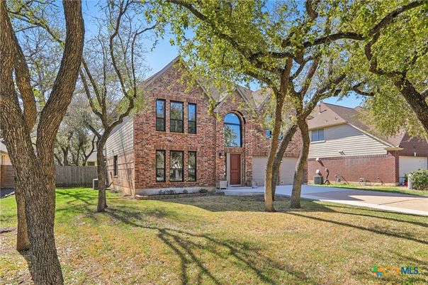 Backyard, Exterior, Facade, Brick Facade, Brick Traditional