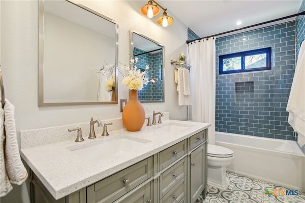 Bathroom, Dual Sink Vanities, Interior, Recessed Lighting