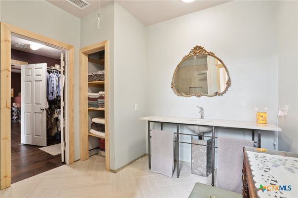 Interior, Walk-in Closets, Wood Texture Flooring
