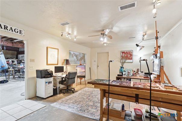 Home Office, Interior