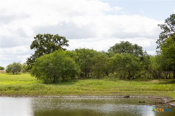 Exterior, Lake