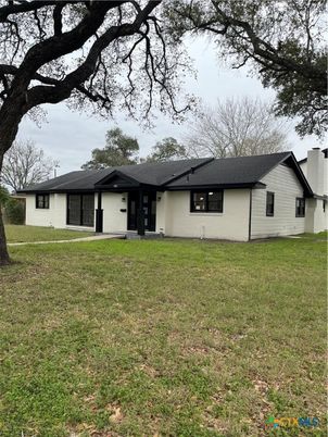 Backyard, Exterior, Facade, Ranch