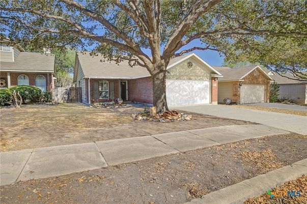 Attached, Detached Garage, Exterior, Facade, Brick Facade, Ranch