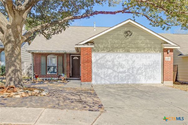 Attached, Exterior, Facade, Brick Facade, Ranch