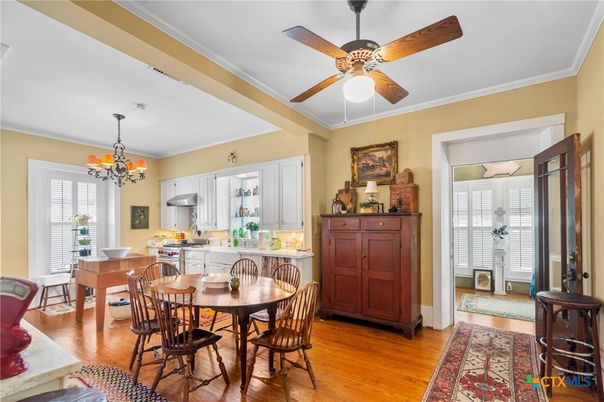 Chandelier, Dining room, Interior, Kitchen, Wood Texture Flooring