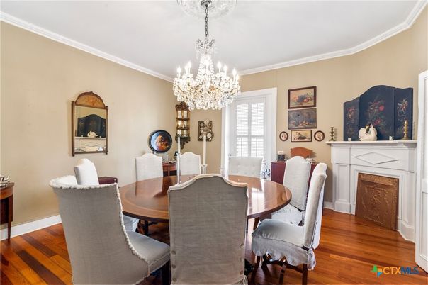 Chandelier, Dining room, Fireplace, Interior, Wood Texture Flooring