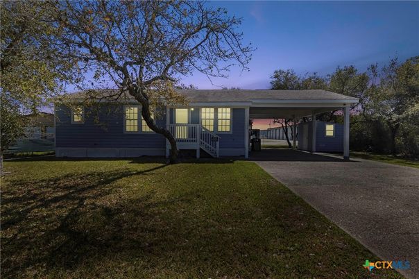Backyard, Exterior, Facade, Ranch