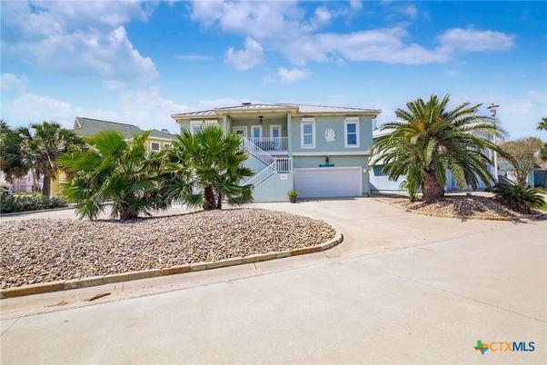 Attached, Exterior, Facade, Solar Panels, Raised Ranch