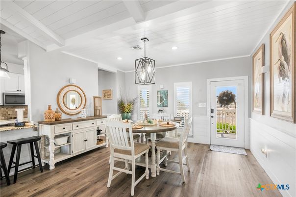 Dining room, Interior, Kitchen, Pendant Lights, Recessed Lighting, Wood Texture Flooring