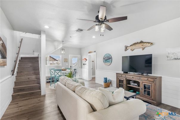 Dining room, Interior, Living room, Pendant Lights, Recessed Lighting, Wood Texture Flooring