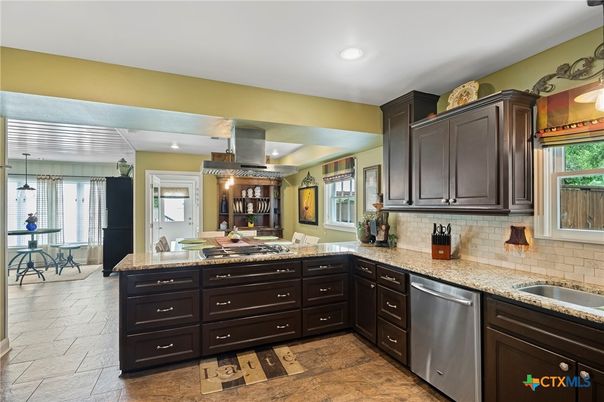 Dining room, Interior, Kitchen, Recessed Lighting, Stainless Steel Appliances