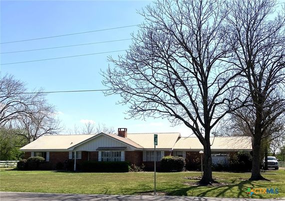 Exterior, Facade, Brick Facade, Ranch