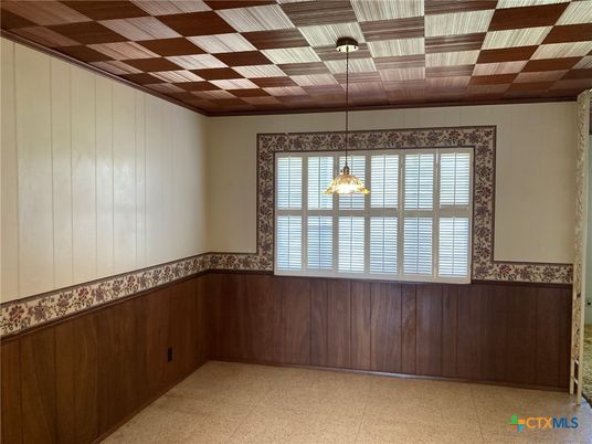Empty room, Interior, Pendant Lights, Wooden Ceilings