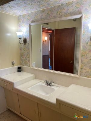 Bathroom, Interior, Tile Countertops