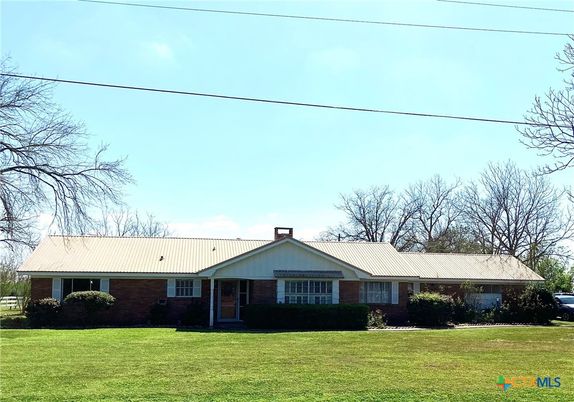 Exterior, Facade, Brick Facade, Ranch