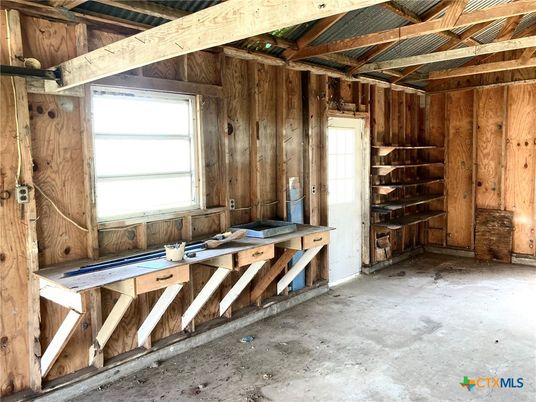 Empty room, Interior, Wooden Beams, Wooden Walls